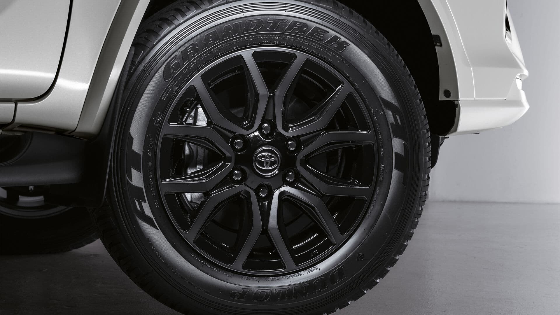 Fortuner GR-Sport red brake calipers