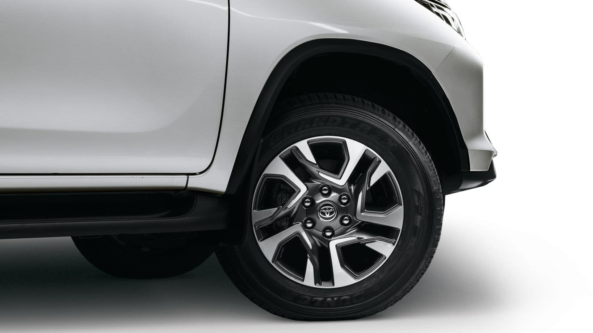Fortuner alloy wheel detail