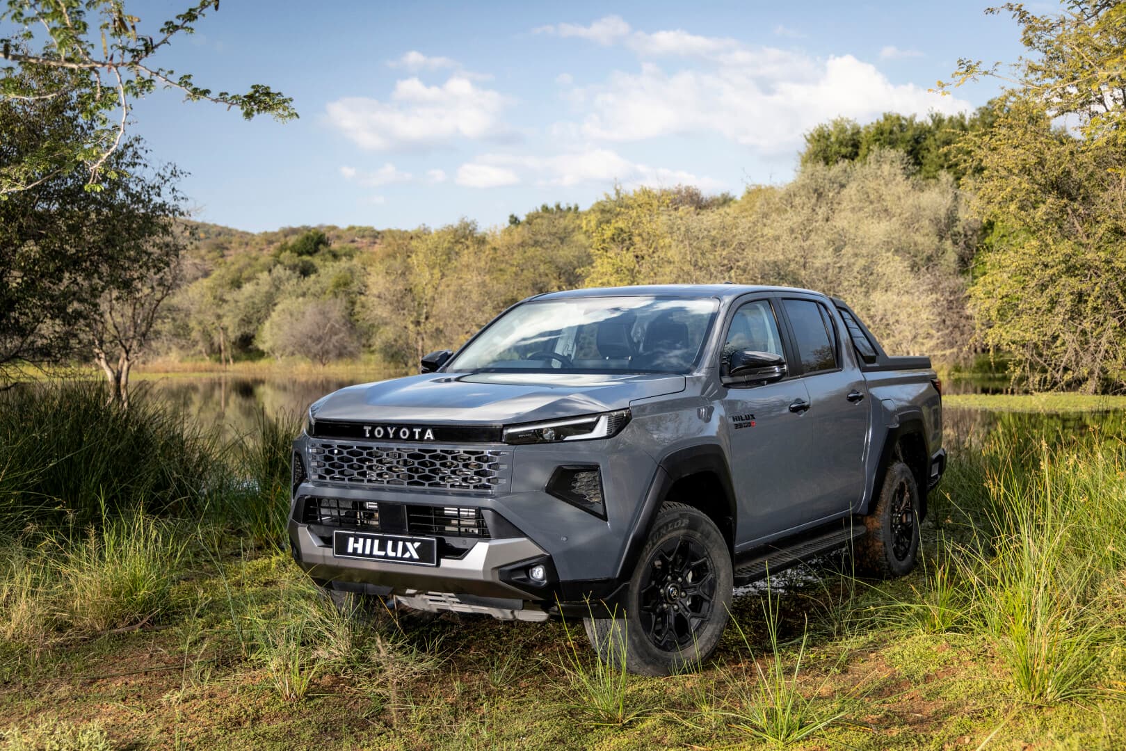 New-Generation Hilux Legend side profile